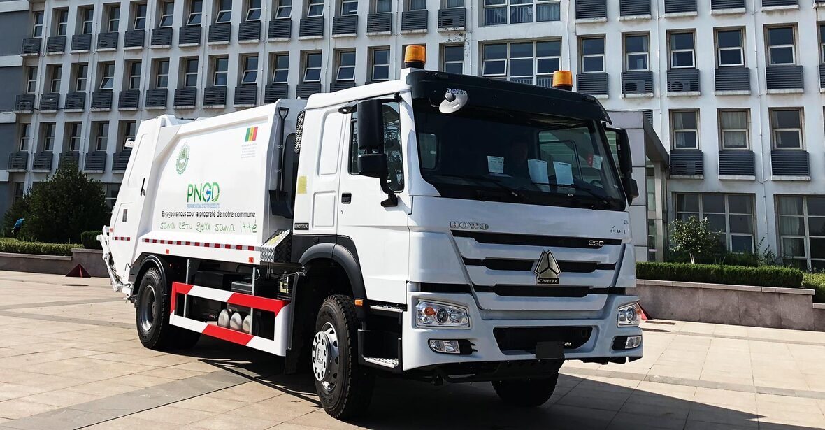 SINOTRUK Refuse Compacting Truck